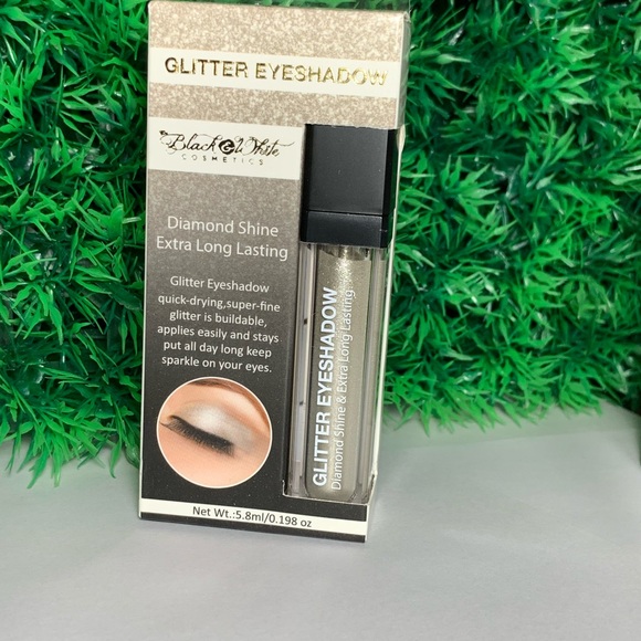 Makeup - Picture 4 of 7